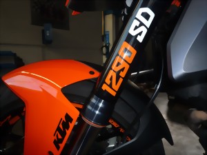 KTM 1290 SUPERDUKE R UND SUPER DUKE GT GABELSCHUTZAUFKLEBER